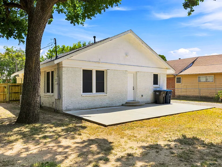 2319 Dell St — Photo 31