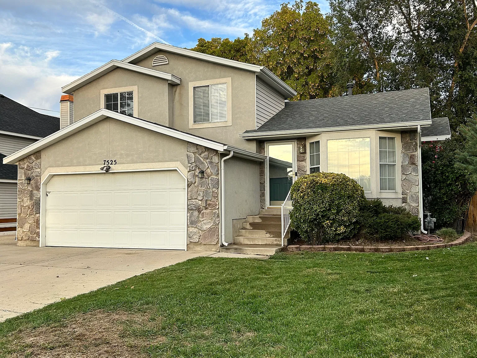 3 bed, 1337 sqft, $2,175 — Photo 1