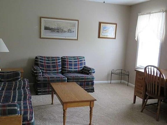 5th image of 77 Lacey Ln