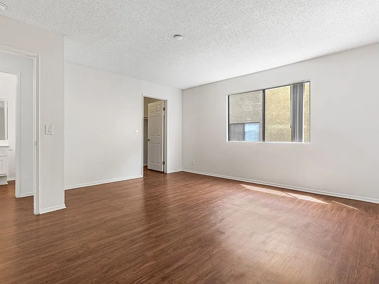 Monrovia Villas Apartments — Photo 17