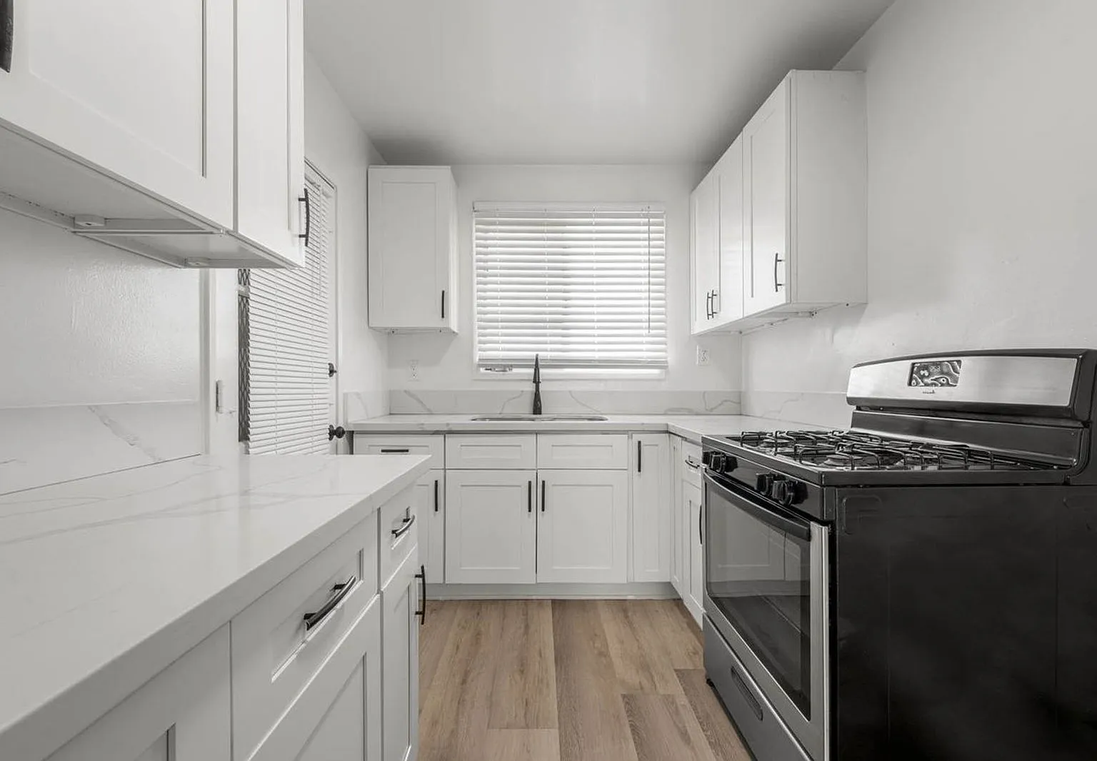 1 bed, 1.0 bath, 700 sqft, $1,592 — Photo 3