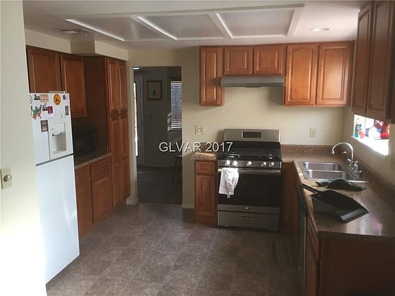 3rd image of 1550 S Sloan Ln