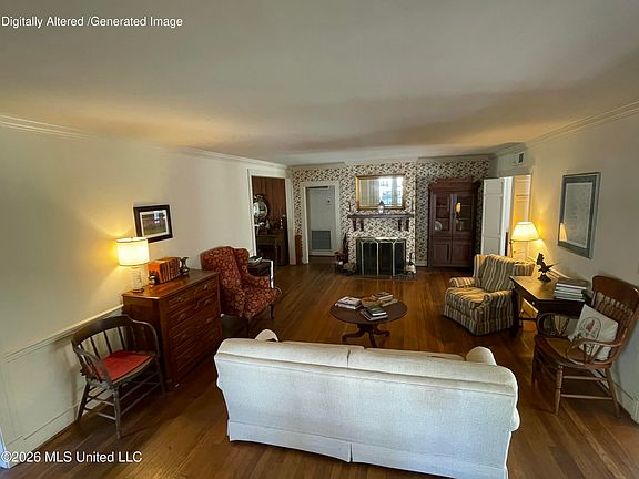 2nd image of 425 Natchez Ave