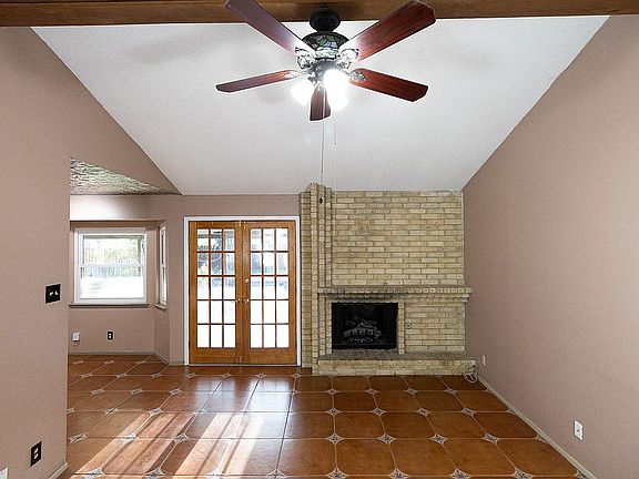 5th image of 1043 Ericson St
