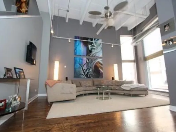 222 S Racine Ave APT 52, Chicago, IL 60607