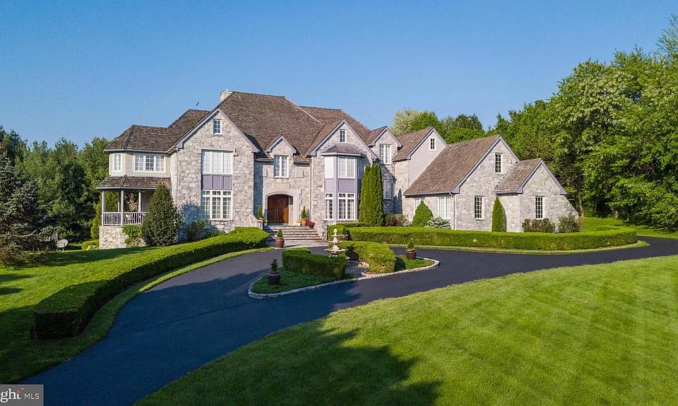 1st image of 316 Pentland Dr