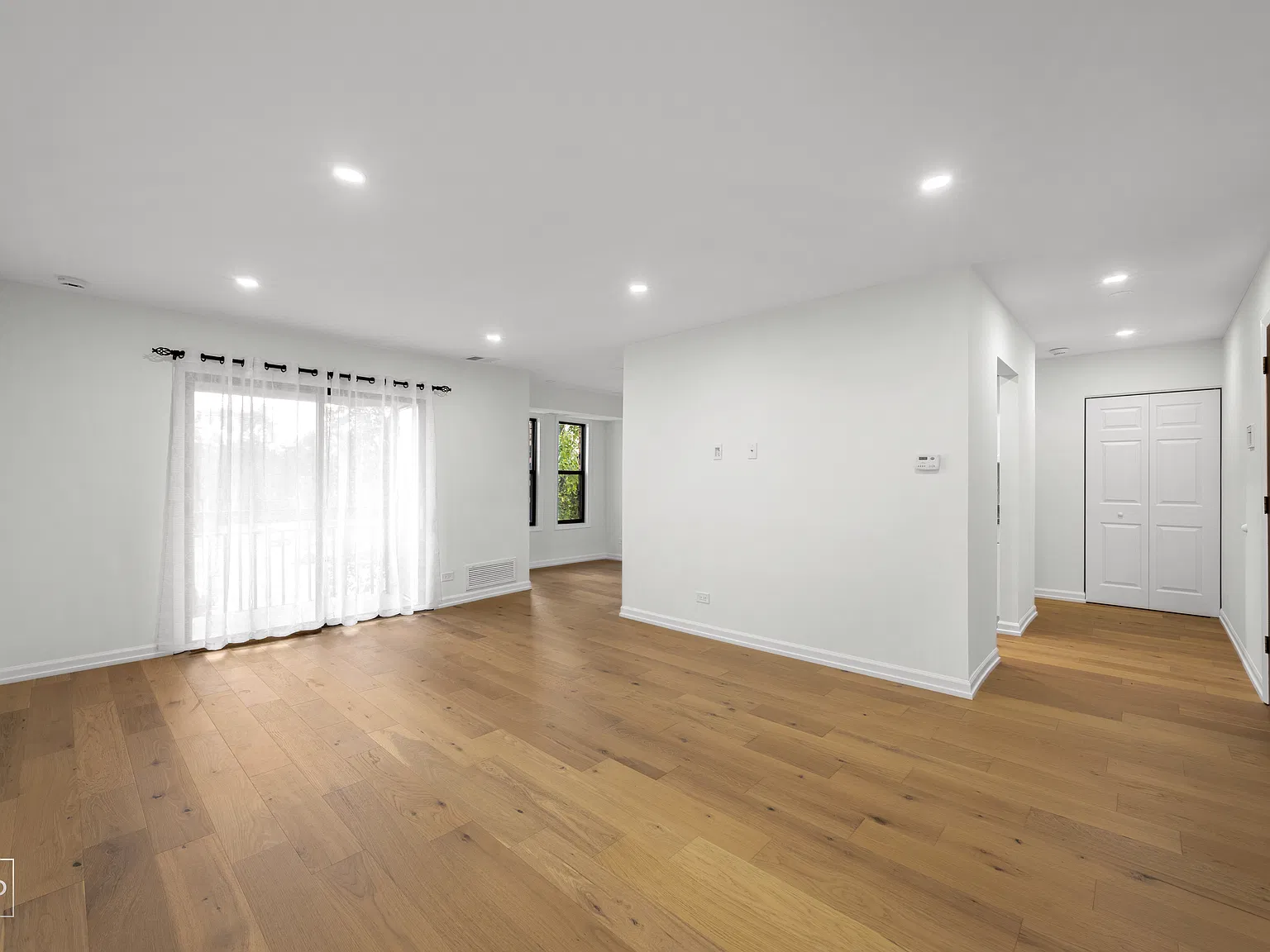 2 bed, 937 sqft, $1,850 — Photo 2