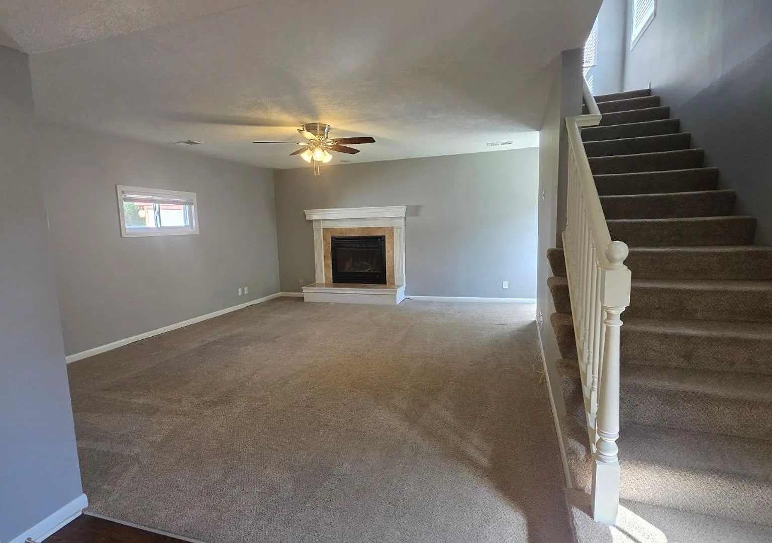 3-Bedroom, 2.5 Bath Single Family for Rent in Overland Park, KS | Attached Garage & Modern Kitchen — Photo 4