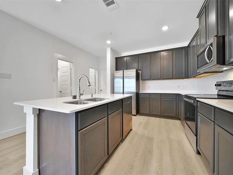 11915 De Carvalho Ln #12 — Photo 6