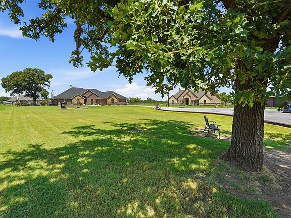 3rd image of 205 Lavender Ct