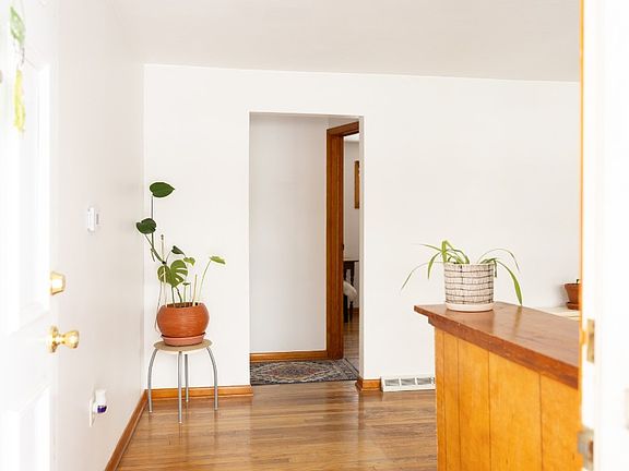 5th image of 2405 Midland Dr
