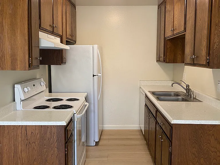 544 Joaquin Dr — Photo 6