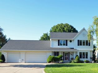 2960 Crusade Ln, Green Bay, WI 54313