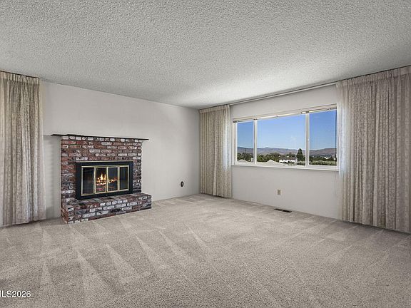 4th image of 2615 Everett Dr
