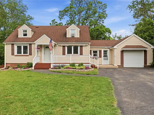 27 Pleasant View Dr, North Chili, NY 14514