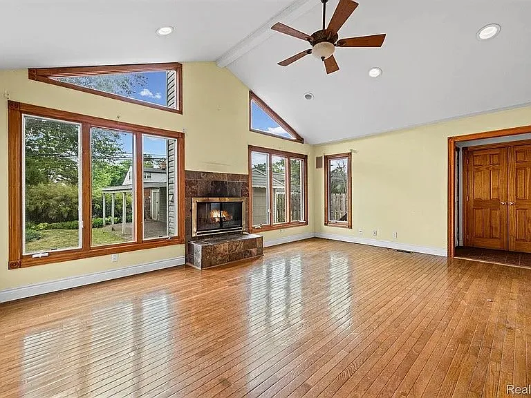 4010 Linwood Ave — Photo 18