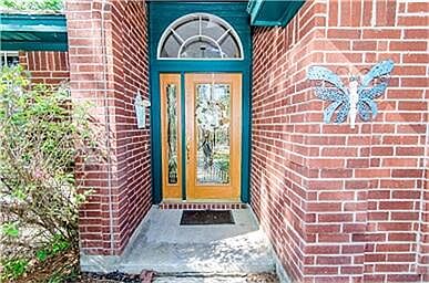 2nd image of 304 Chateau Woods Parkway Dr