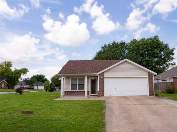 820 SW Arrowhead Dr, Bentonville, AR 72712