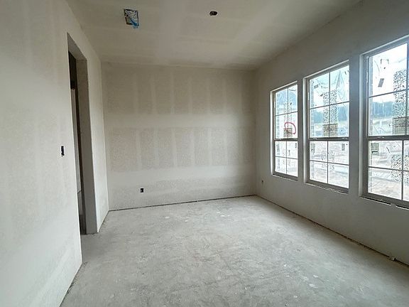 4th image of 1101 Perrin Ln