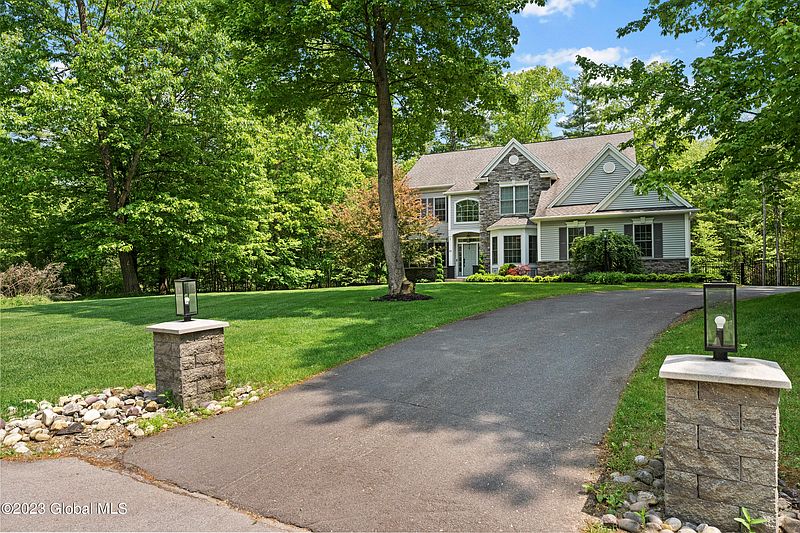 2nd image of 40 Magnolia Drive