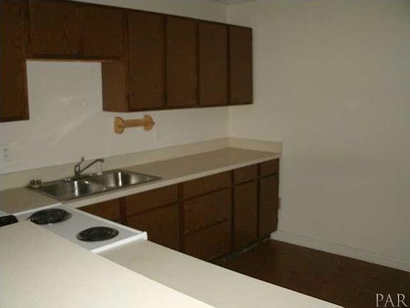 4th image of 419 N Wentworth St