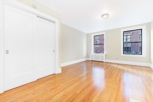 1st image of 139 W 69th St #9