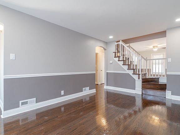4th image of 10914 S Avenue B