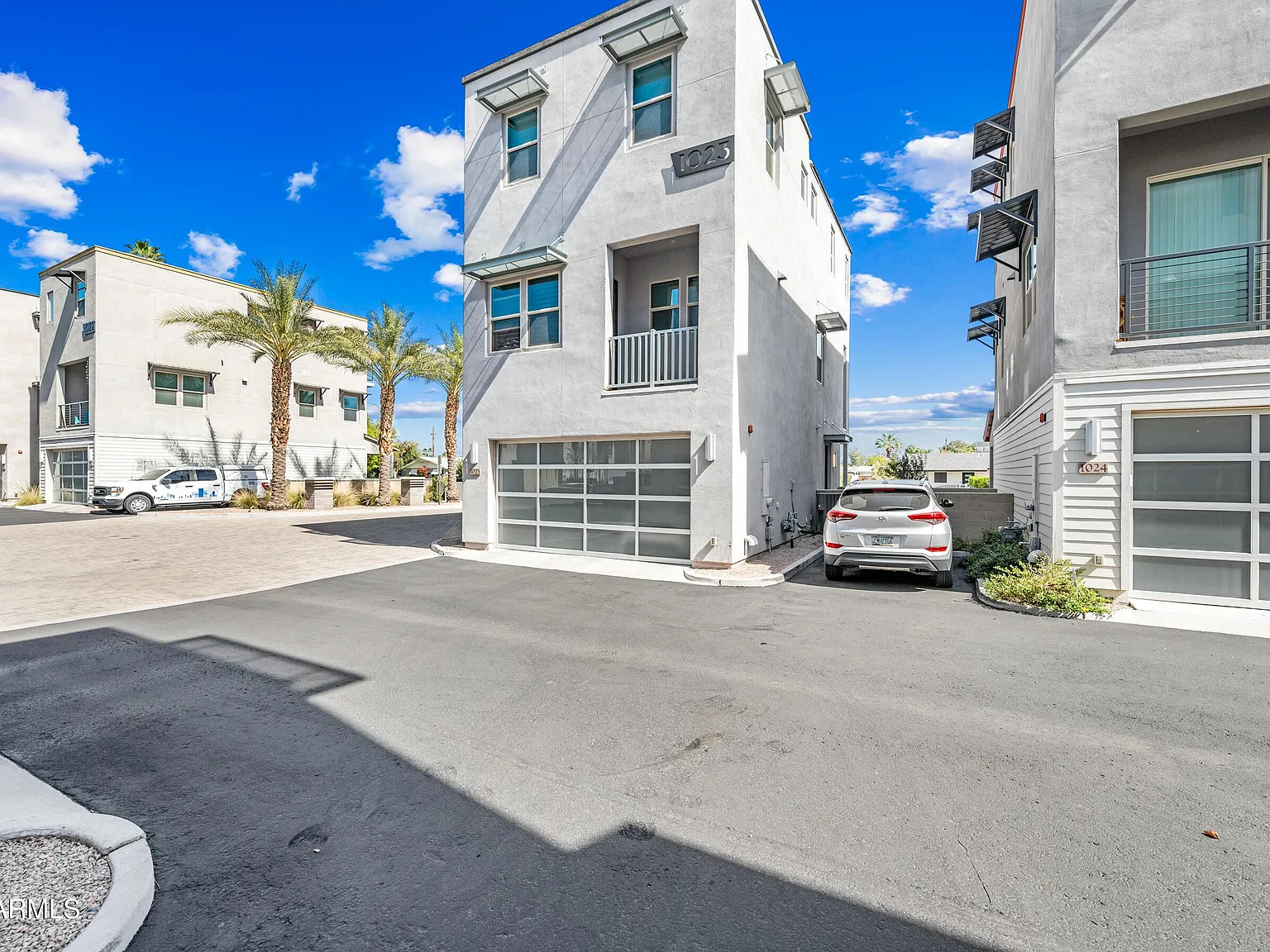 3 bed, 4.0 bath, 1840 sqft, $3,495 — Photo 3