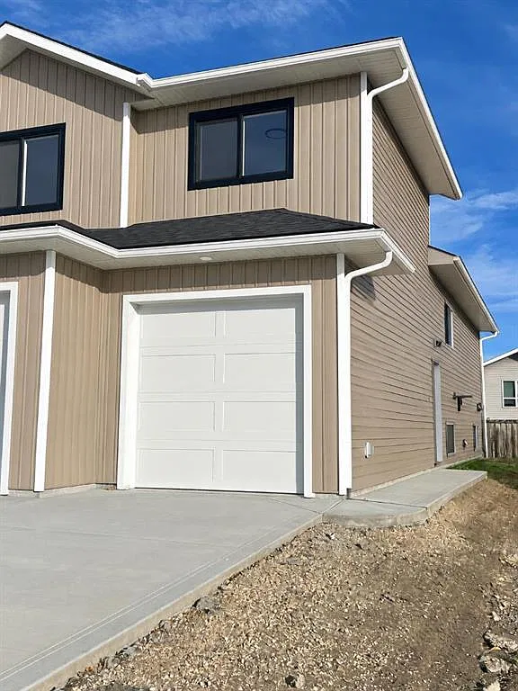 2 bed, 1.0 bath, 821 sqft, $1,800 — Photo 1