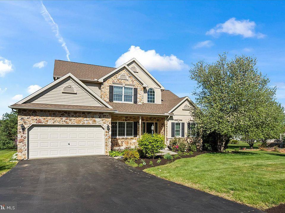1st image of 438 Lori Ann Ct