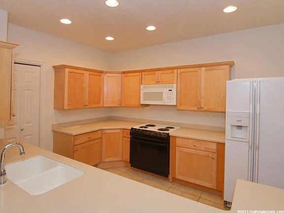 3rd image of 5012 S Timber Way Unit 102