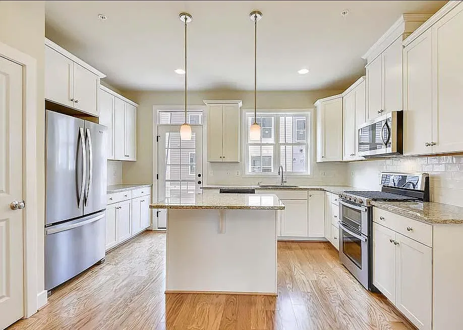 3 bed, 2.5 bath, 1850 sqft, $2,990 — Photo 3