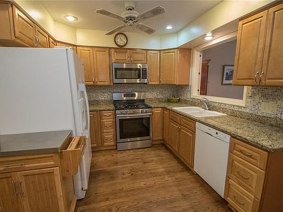5th image of 2096 Fairway Cir