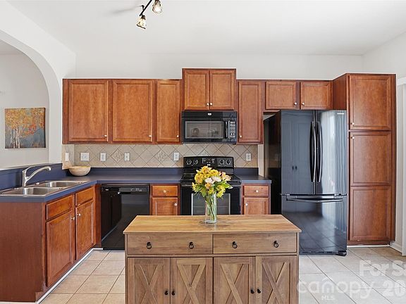 4th image of 1012 Laparc Ln