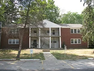 403 Ellen Ave — Photo 2