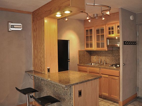 4th image of 789 N Clarkson St #Penthouse 6