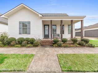 102 Long Cay Dr, Youngsville, LA 70592