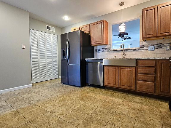 4th image of 872 Weedel Dr