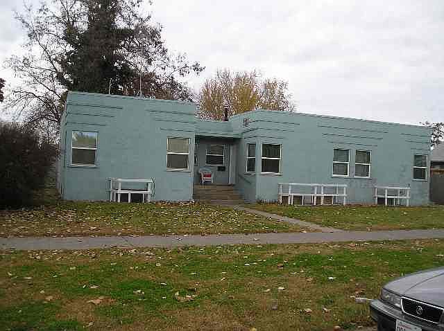 2nd image of 711/713/715 W Bonneville St