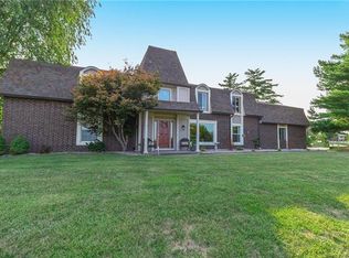 12101 NW Crooked Rd, Parkville, MO 64152