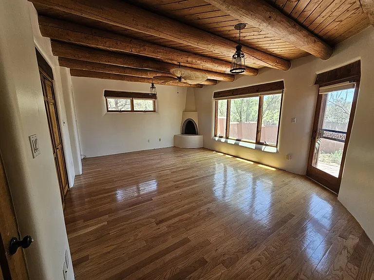 1306 Lejano Ln — Photo 26