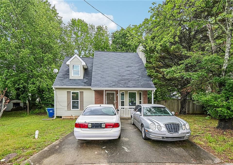 1st image of 638 Waynes Ct SE