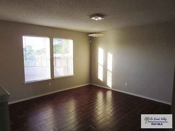4th image of 1073 Champlain Dr