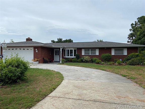 2nd image of 413 Acacia Cir