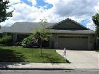 435 Vincent Ave photo 1