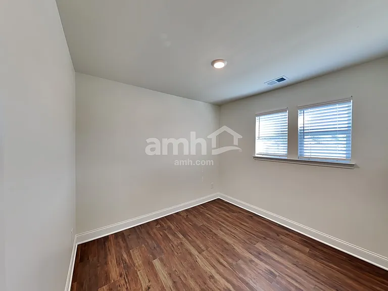 2072 Windsor Park Ave — Photo 10