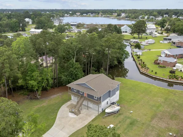 452 Crows Nest Lane, Sneads Ferry, NC 28460