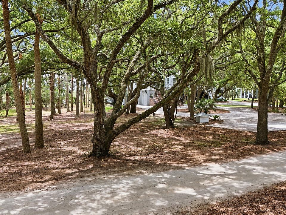 1st image of 14 Hammocks Way