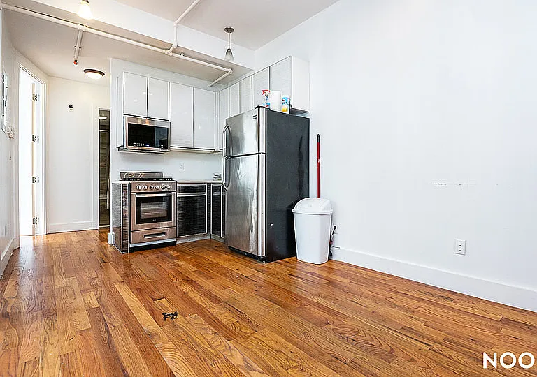 325 Franklin Ave #2C — Photo 1