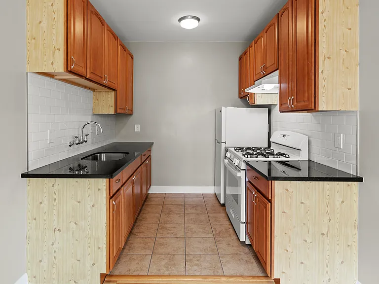 96 Toledo Way — Photo 6